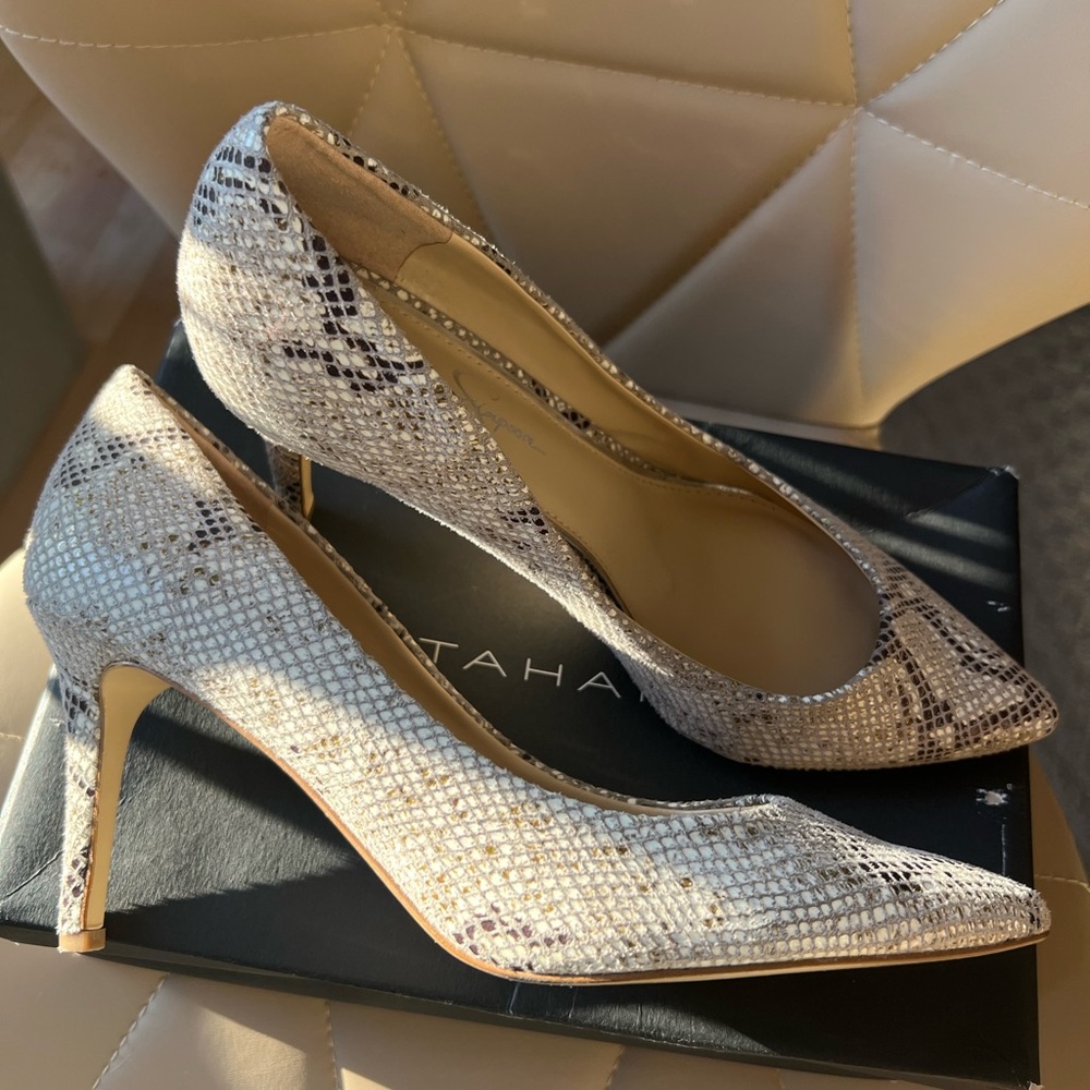 ✨Jessica Simpson Shoes pumps heels. Size 10